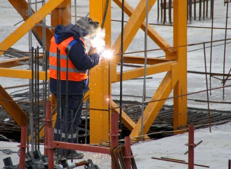 Строители Москвы возобновили работы после новогодних праздников